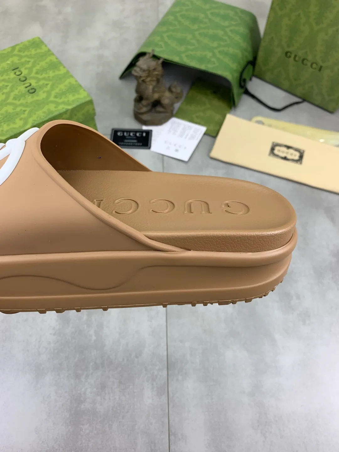 Men's Men's Shoes 💰P300💰[New Style] High Version 🎁🎁🎁 GUCCI New Year of the Snake casual slippers, original official website, perfect workmanship, transmitting a kind of noble luxury, sublimating its definition of luxury in Gucci's high-end extraordinary craftsmanship. Original Gucci double G combination outsole, code number: 35-46, complete package